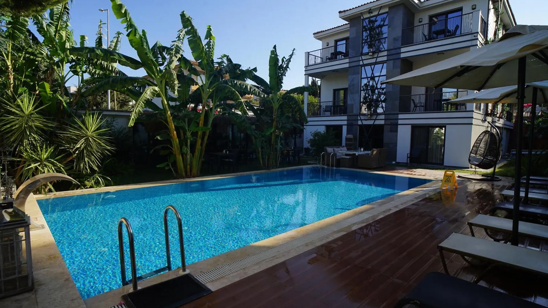 Ruwais Hotel location